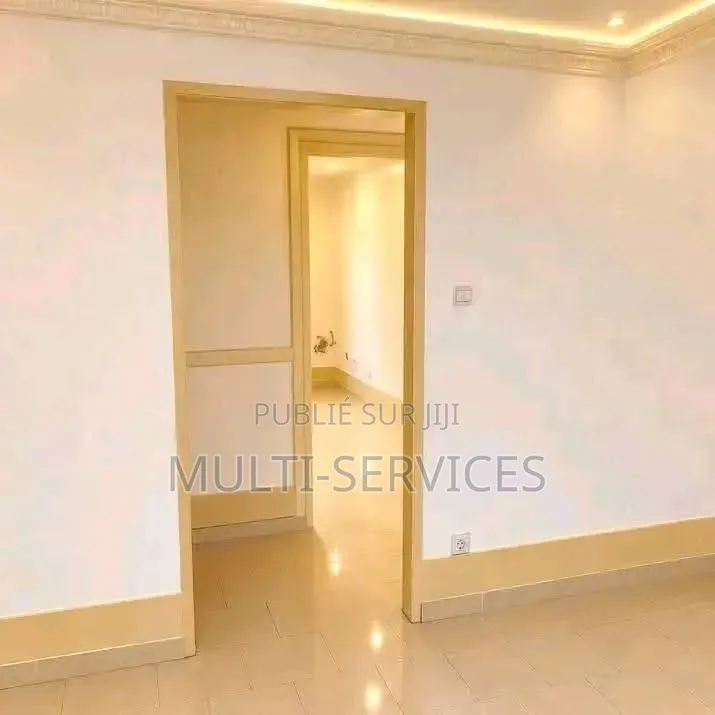 2chbre Appartement dans Multiverservices, Ngoyo à Vendre