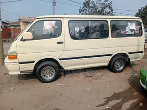 Toyota HiAce 2020 Blanc