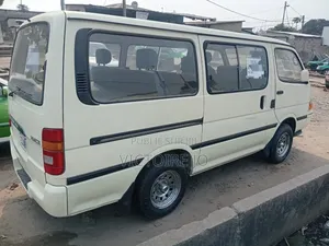 Toyota HiAce 2020 Blanc