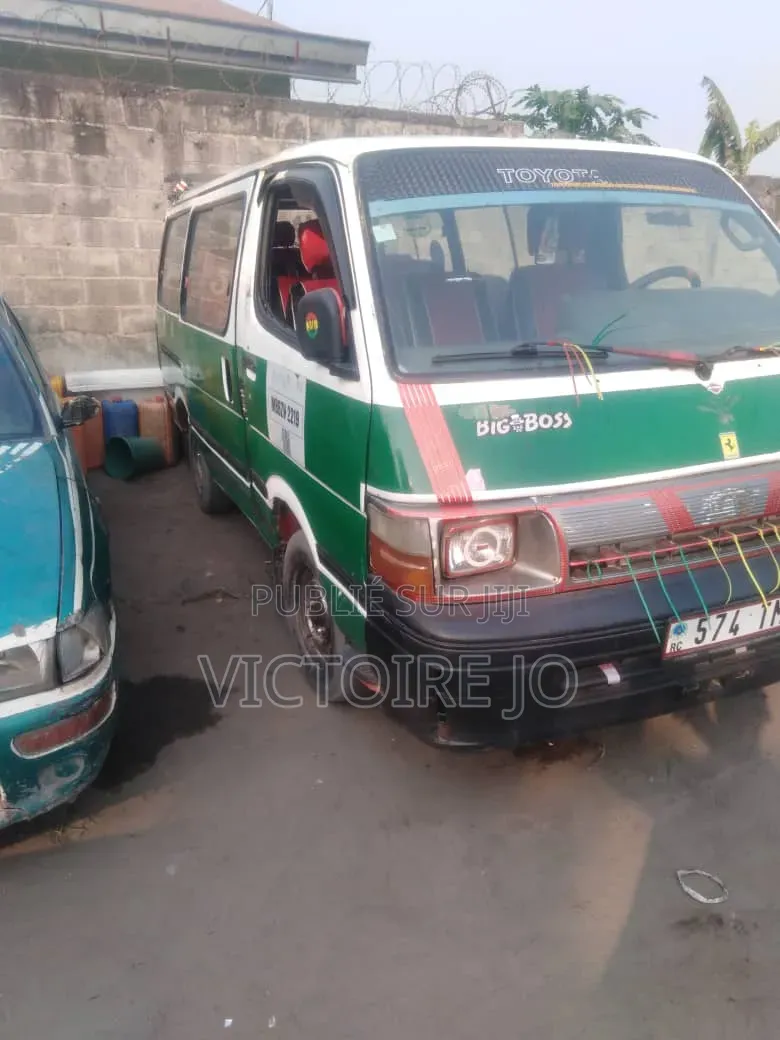 Toyota HiAce 2014 Vert