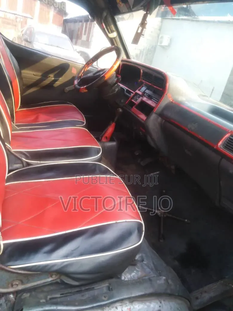 Toyota HiAce 2014 Vert