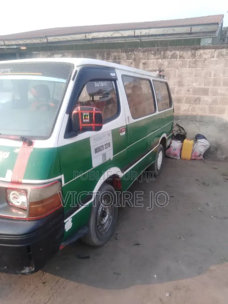 Toyota HiAce 2014 Vert