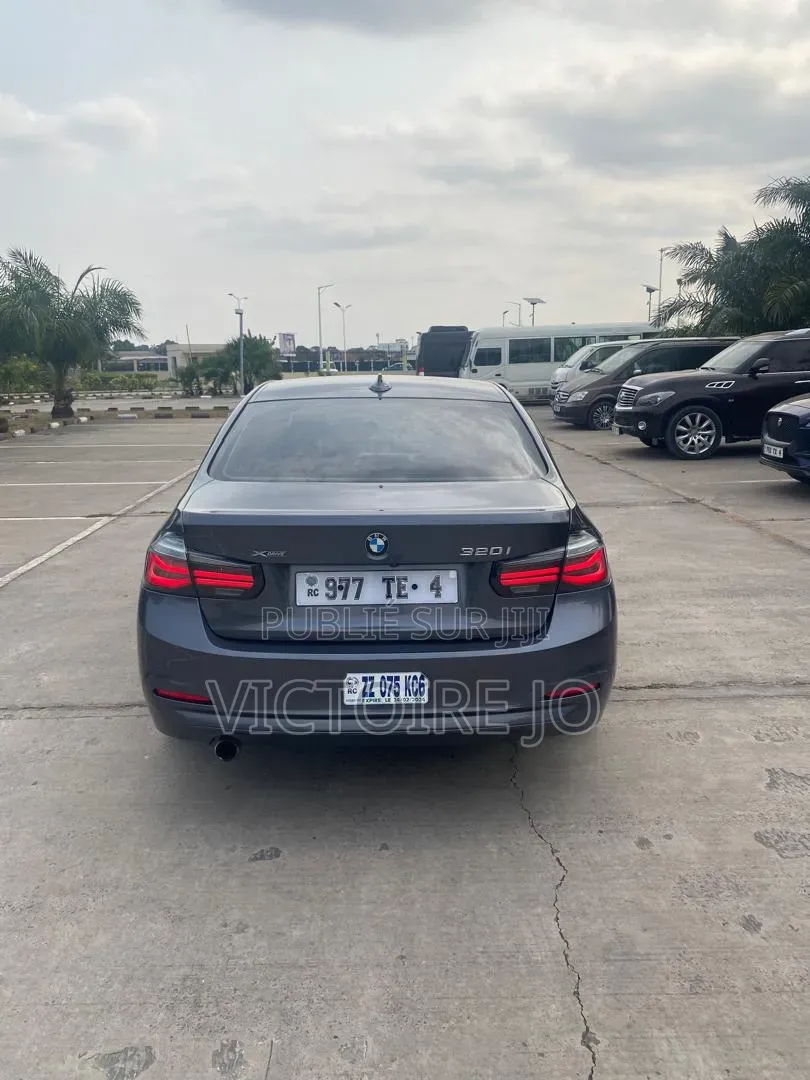 BMW 320i 2019 Gris