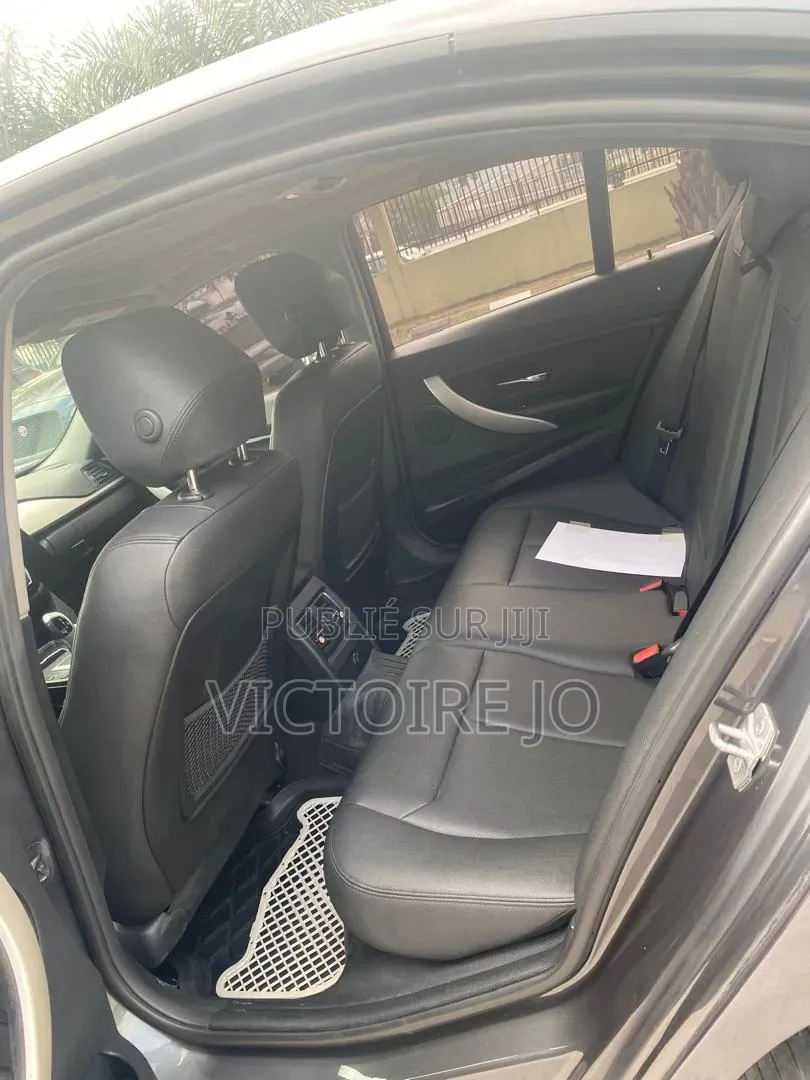BMW 320i 2019 Gris