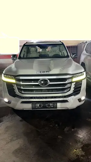 Nouveau Toyota Land Cruiser LC300 2025 Blanc
