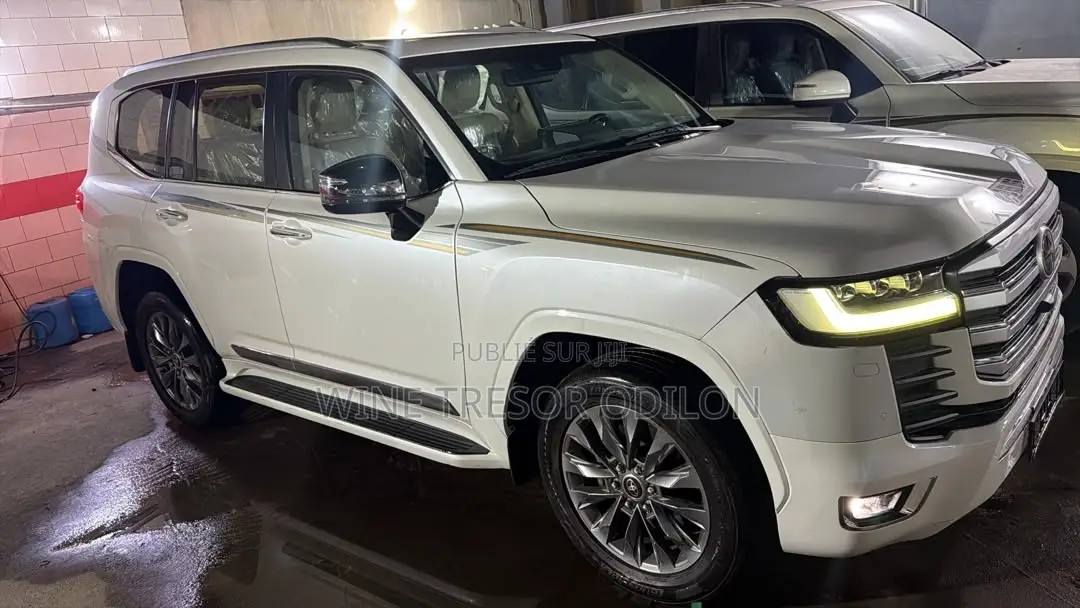 Nouveau Toyota Land Cruiser LC300 2025 Blanc