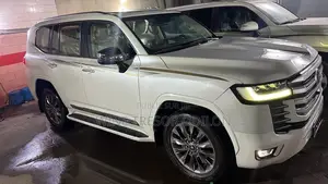 Nouveau Toyota Land Cruiser LC300 2025 Blanc