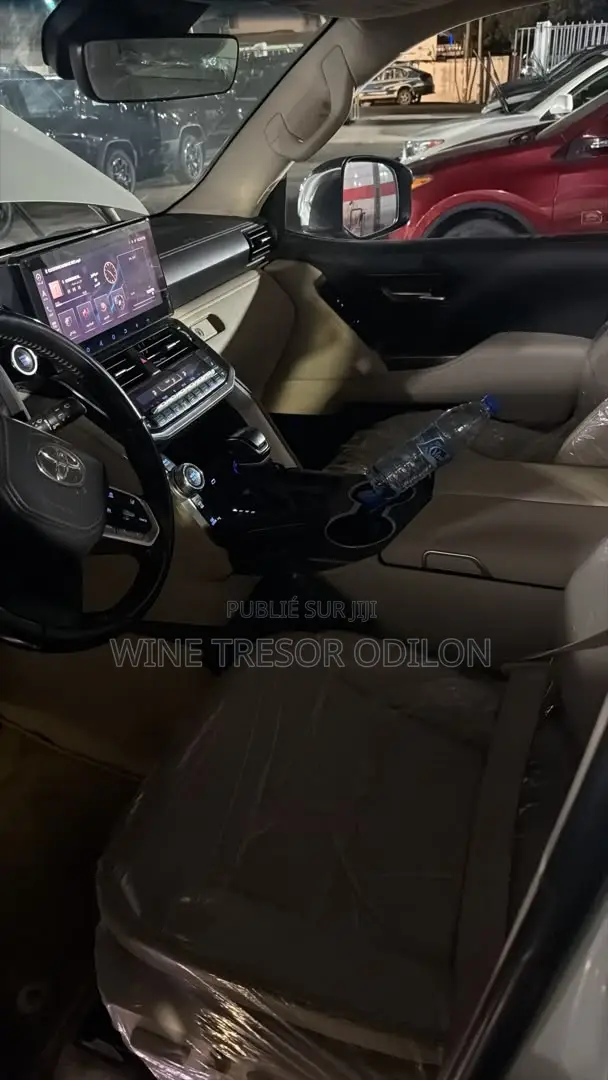 Nouveau Toyota Land Cruiser LC300 2025 Blanc