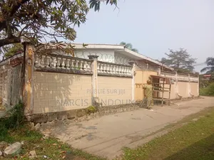 2chbre Appartement dans 2 Apartement, Ngoyo à Vendre