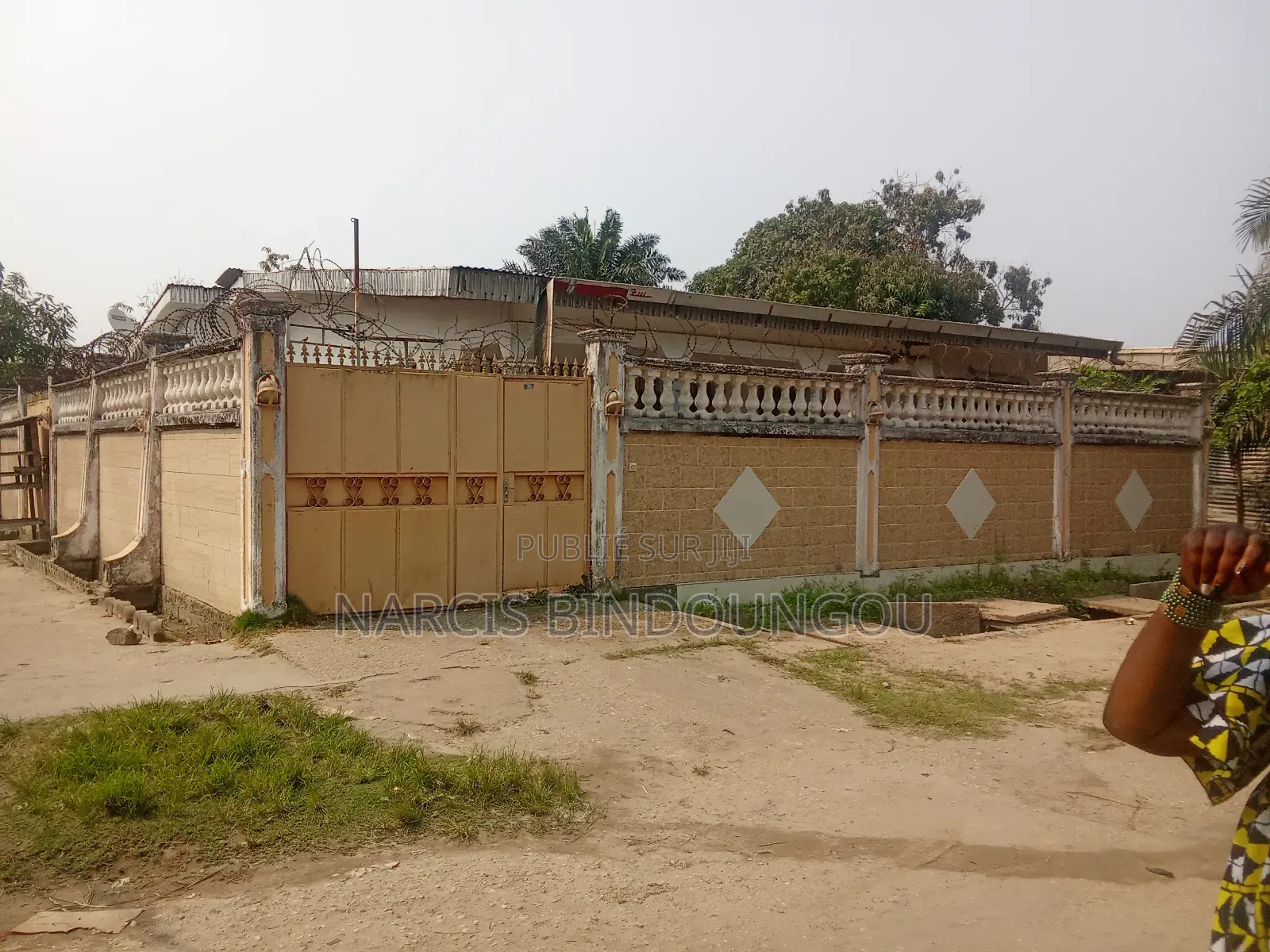 2chbre Appartement dans 2 Apartement, Ngoyo à Vendre