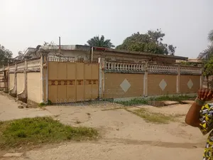 2chbre Appartement dans 2 Apartement, Ngoyo à Vendre