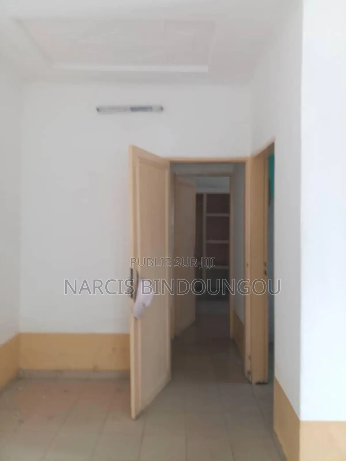 2chbre Appartement dans 2 Apartement, Ngoyo à Vendre