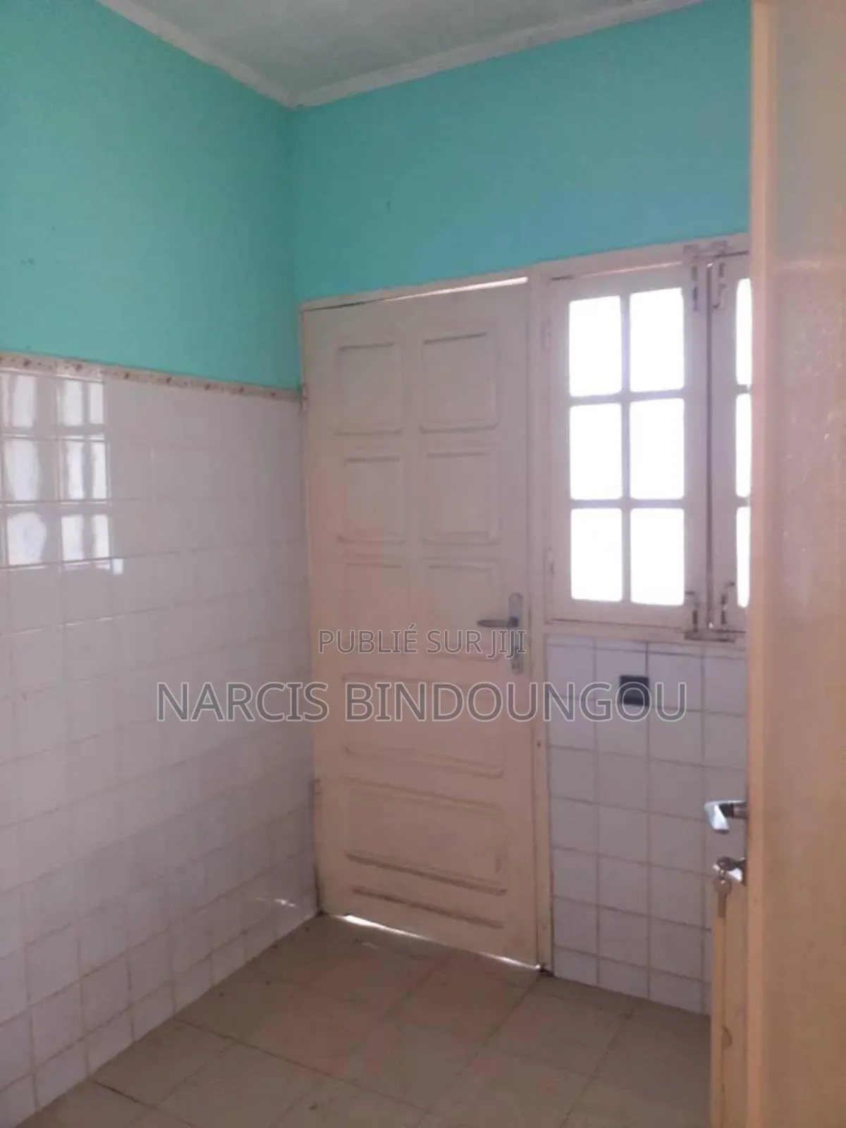 2chbre Appartement dans 2 Apartement, Ngoyo à Vendre