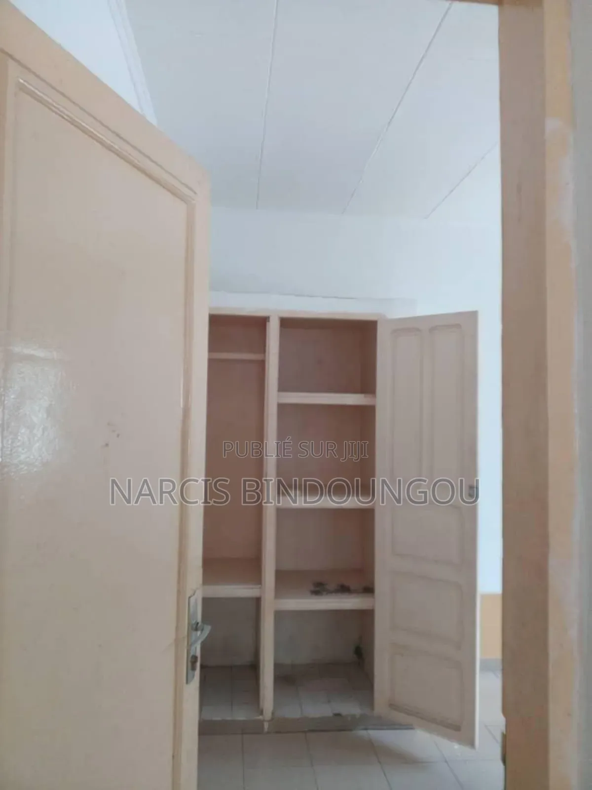 2chbre Appartement dans 2 Apartement, Ngoyo à Vendre