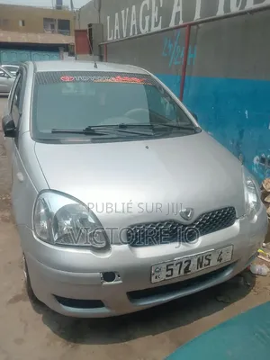 Toyota Yaris 2015 Gris