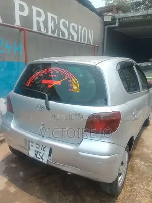 Toyota Yaris 2015 Gris
