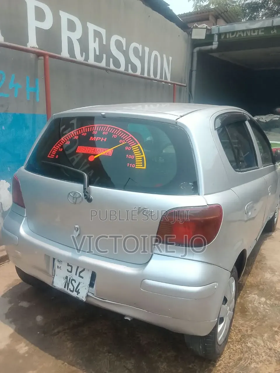 Toyota Yaris 2015 Gris