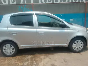 Toyota Yaris 2015 Gris