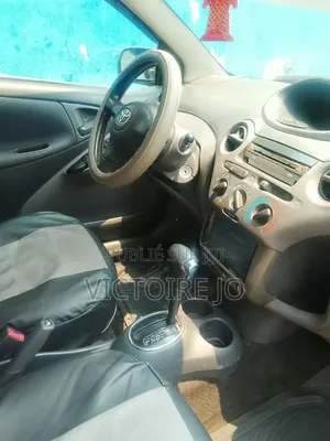 Toyota Yaris 2015 Gris