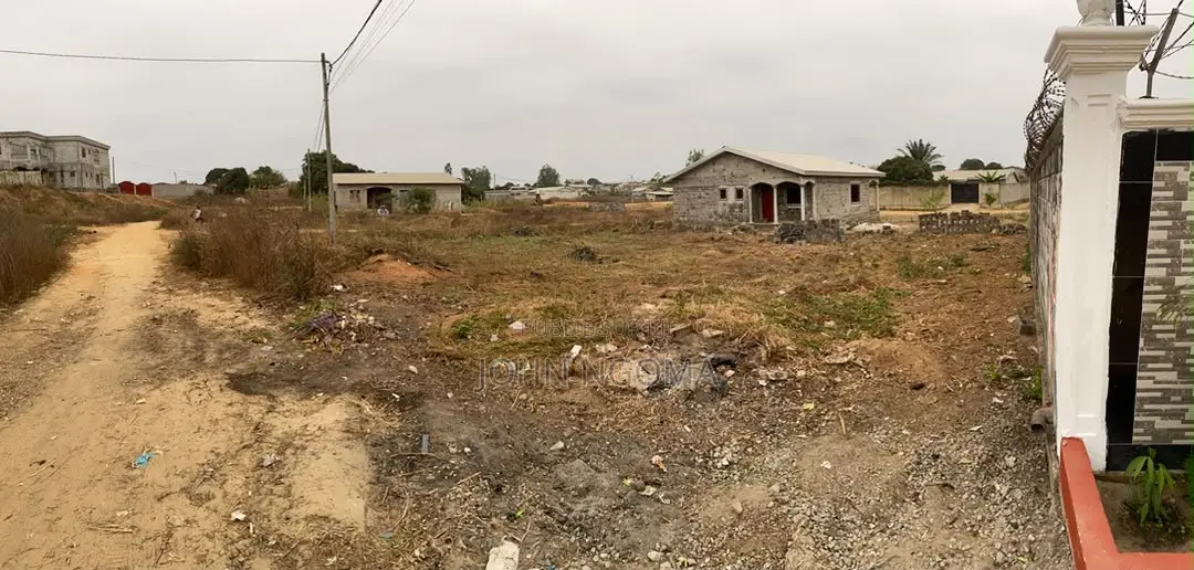 Demie-Terrain À Vendre