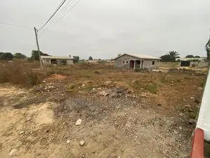 Demie-Terrain À Vendre