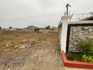 Demie-Terrain À Vendre