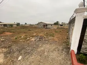 Demie-Terrain À Vendre
