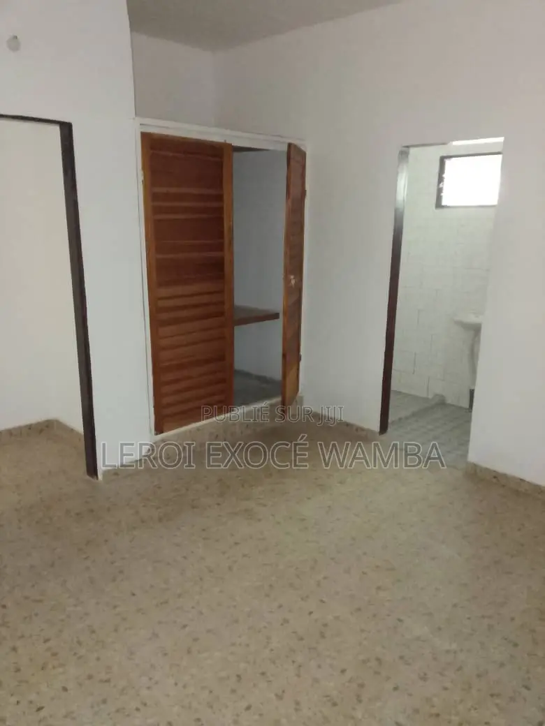 3chbre Appartement dans Wamba Leroi Haniel, Tié-Tié à Vendre