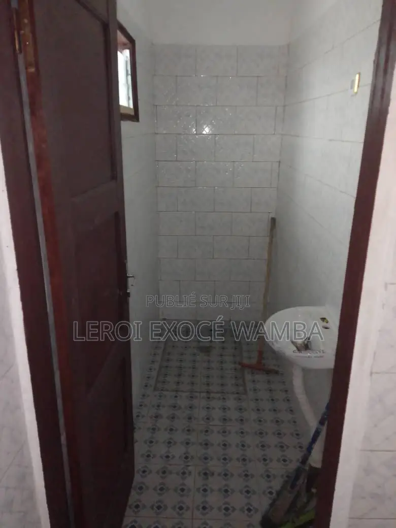 3chbre Appartement dans Wamba Leroi Haniel, Tié-Tié à Vendre