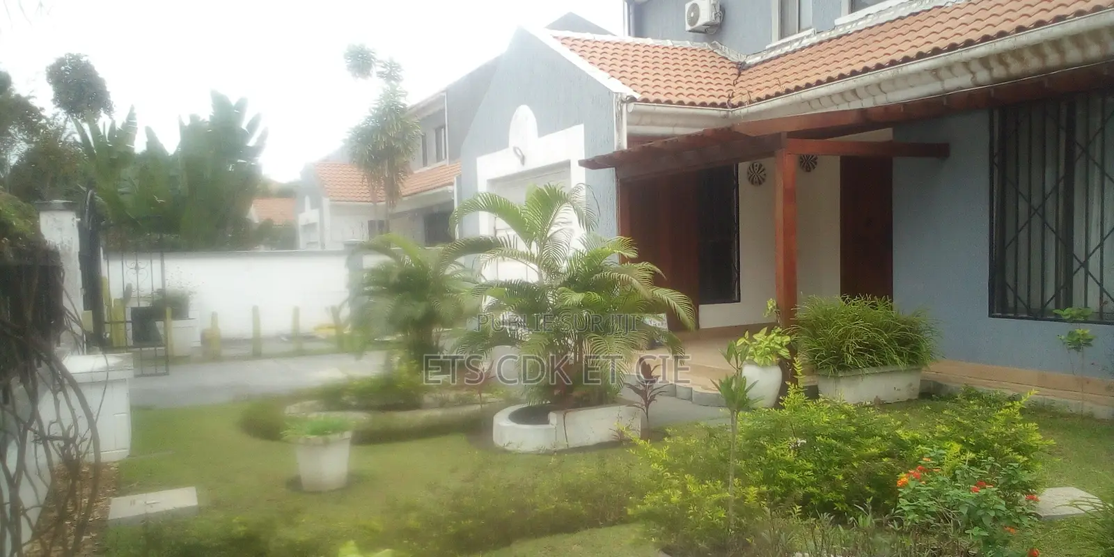 Meublé 4chbre Villa dans Villa Cdk Et Cie 104, Mvoumvou à Vendre