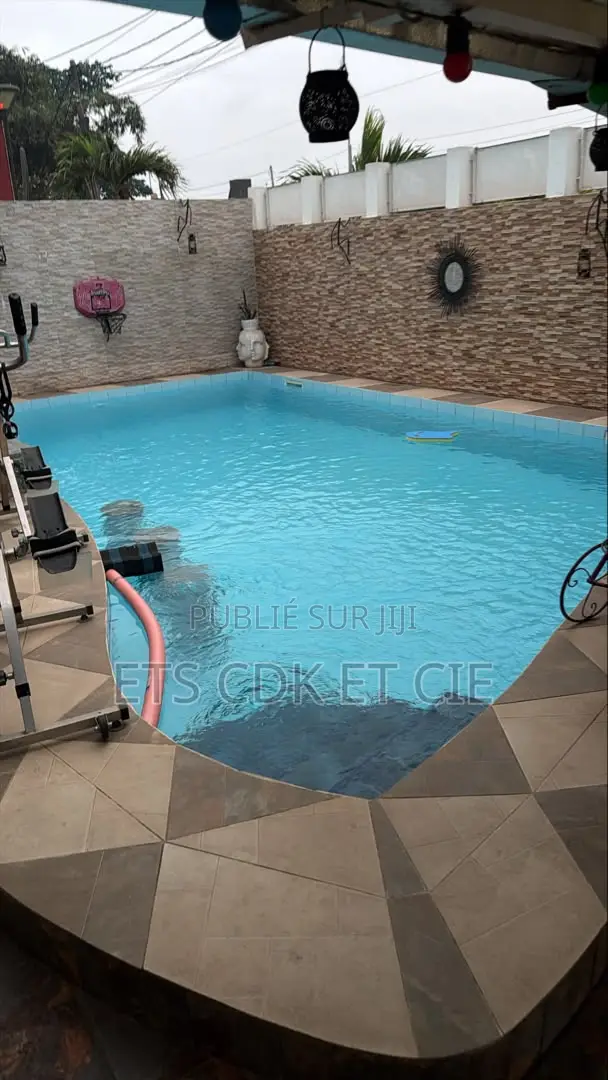 Meublé 4chbre Villa dans Villa Cdk Et Cie 120, Mvoumvou à Vendre