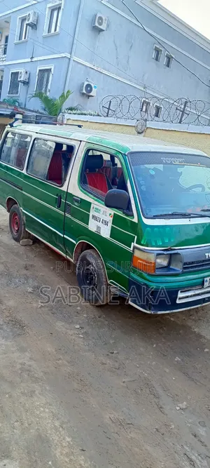 Toyota Grand HiAce Aero Storm Edition 3.0 Diesel Turbo 4WD 8-Seater