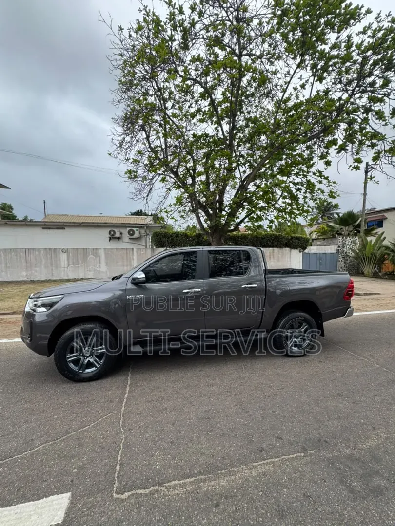 Toyota Hilux Revo Double Cab Deisel 2.4 AWD 2022 Noir