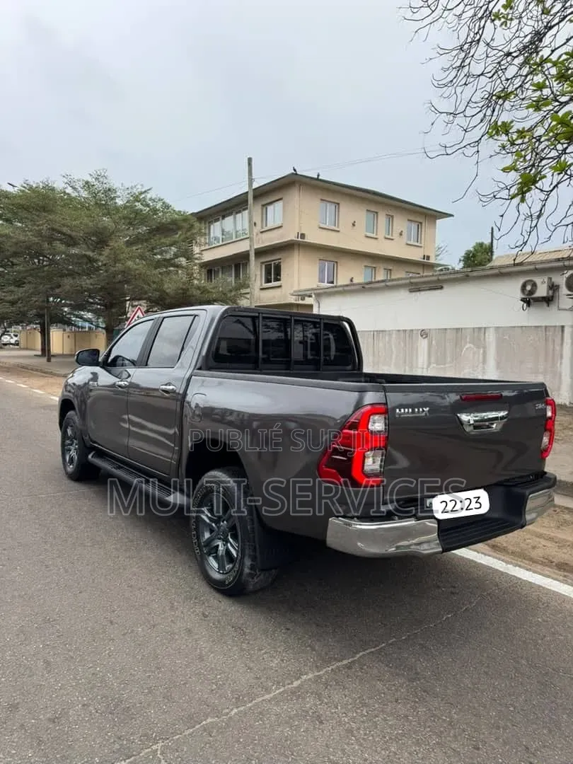 Toyota Hilux Revo Double Cab Deisel 2.4 AWD 2022 Noir
