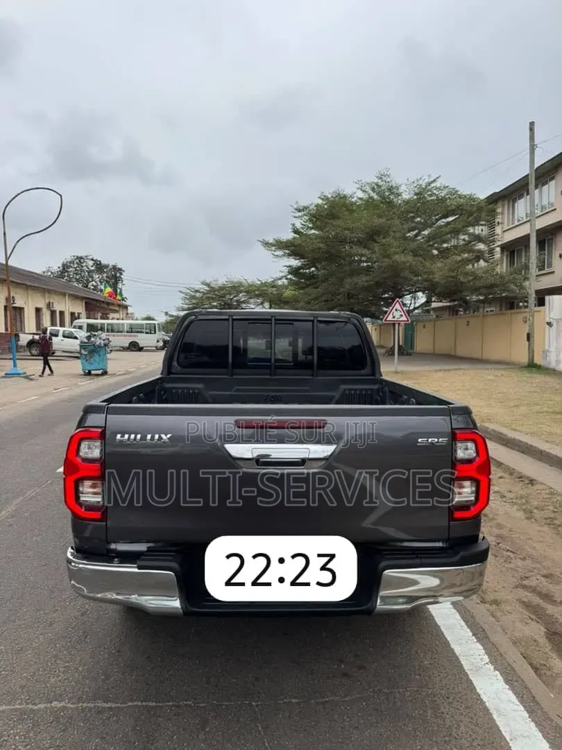 Toyota Hilux Revo Double Cab Deisel 2.4 AWD 2022 Noir