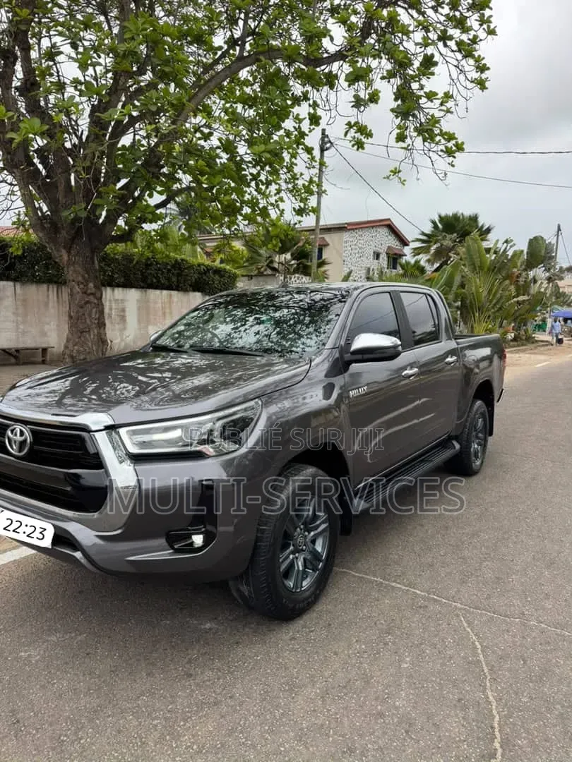 Toyota Hilux Revo Double Cab Deisel 2.4 AWD 2022 Noir