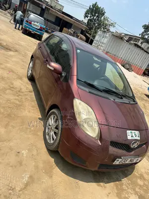Toyota Yaris 1.0 Eco 2007 Rouge