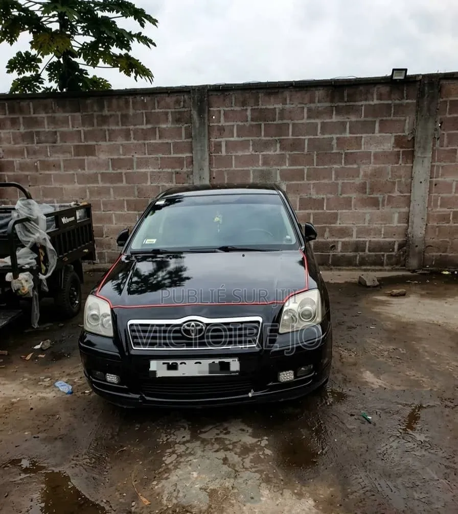 Toyota Avensis 2015 Noir