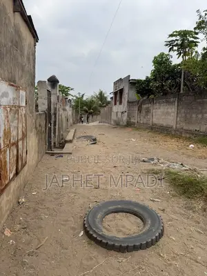 Demi Parcelle À Vendre