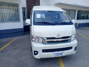 Autobus 2022 Blanc