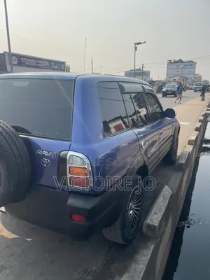 Toyota RAV4 2016 Bleu