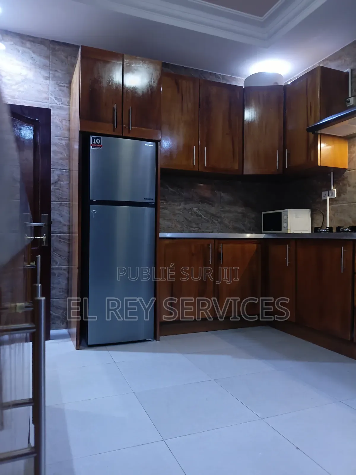 Meublé 3chbre Appartement dans El Rey Appartements, Ouenzé à Louer