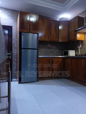 Meublé 3chbre Appartement dans El Rey Appartements, Ouenzé à Louer