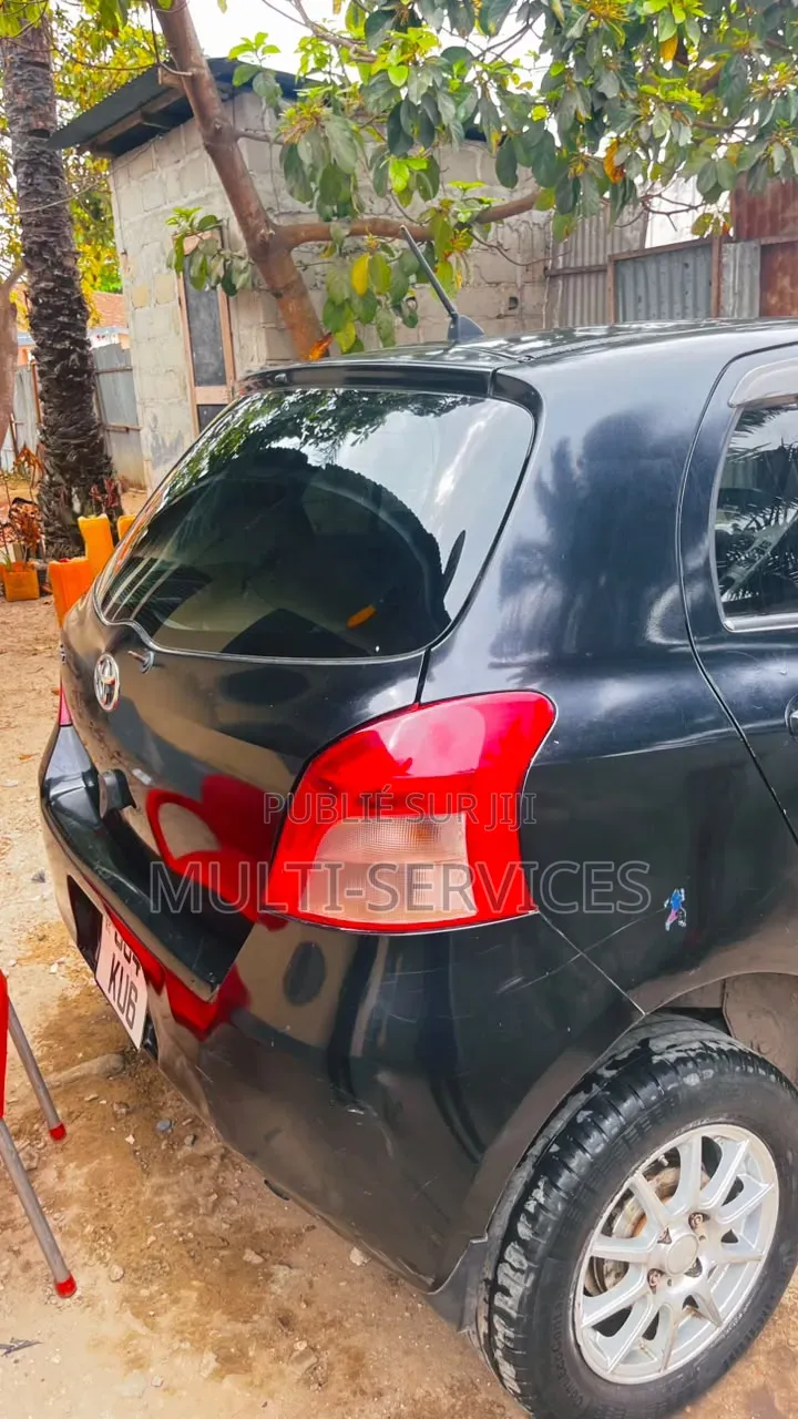 Toyota Yaris L Hatchback 3dr 2018 Noir