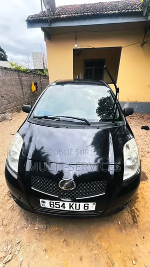 Toyota Yaris L Hatchback 3dr 2018 Noir