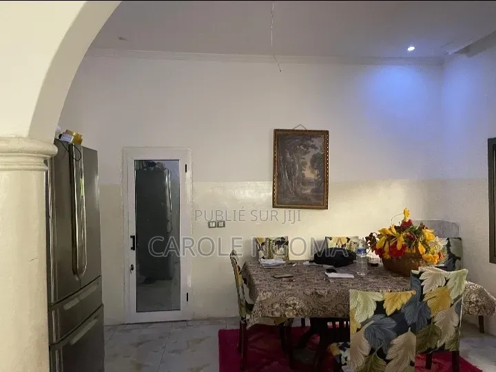 Meublé 3chbre Maison dans Mayamou Davy, Makélékélé à Vendre
