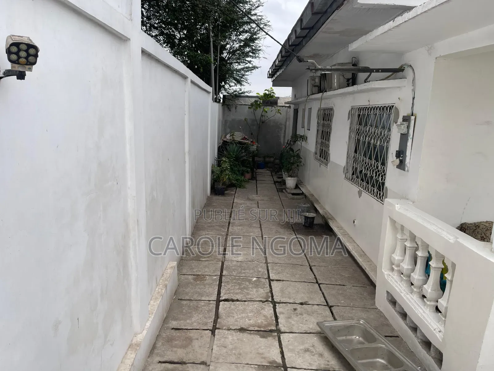 Meublé 3chbre Maison dans Mayamou Davy, Makélékélé à Vendre