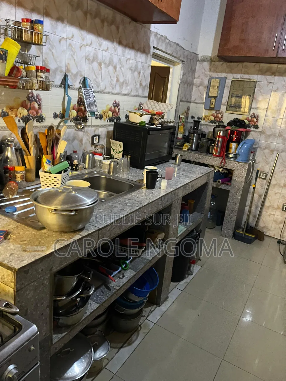 Meublé 3chbre Maison dans Mayamou Davy, Makélékélé à Vendre