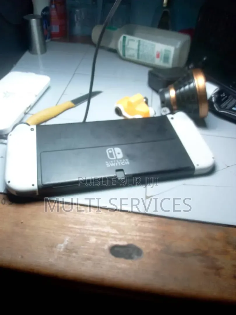 Console Nintendo Switch OLED À Vendre .
