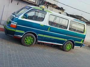 Toyota HiAce 2015 Vert